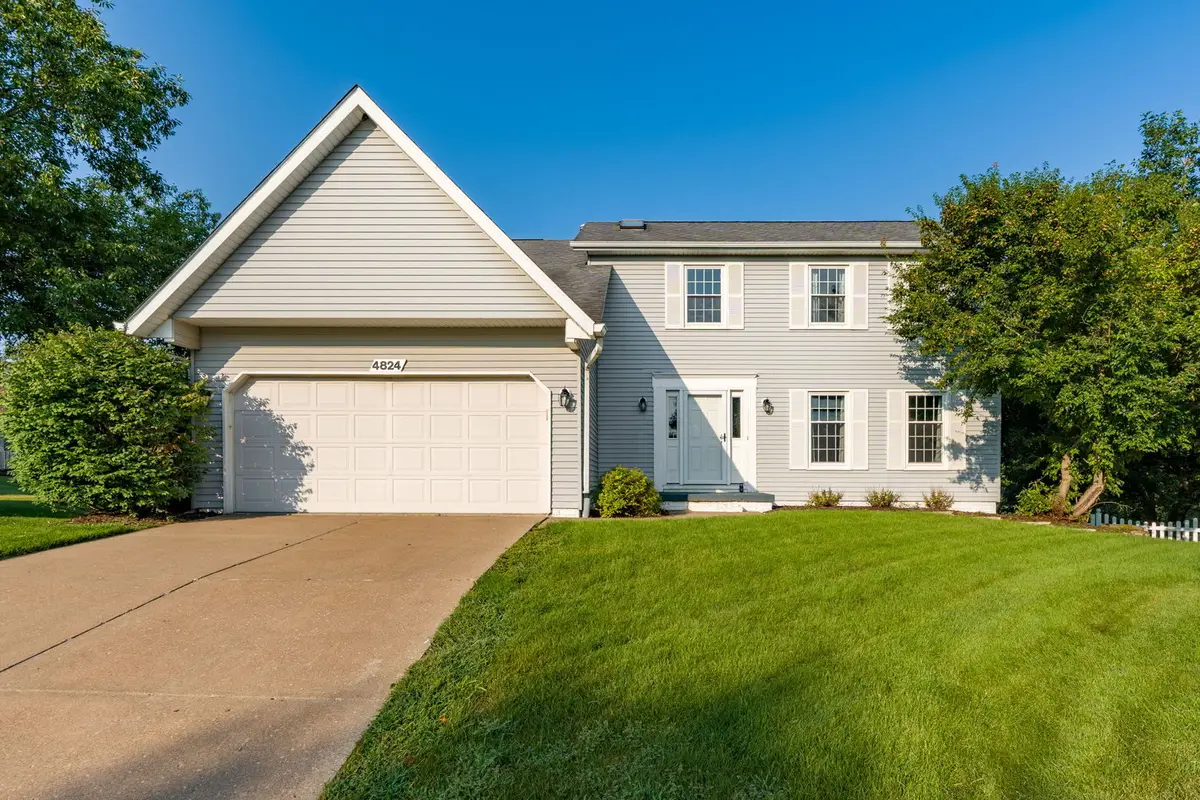 4824 Kynnelworth Drive, Bettendorf, IA 52722 - #1