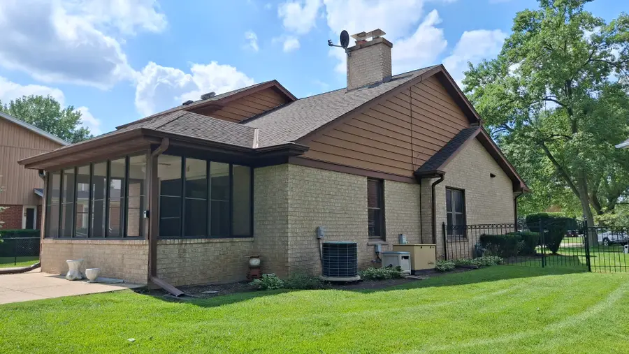 1031 Holly Lane, Glenview, IL 60025 - #2