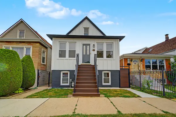 4852 W Melrose Street, Chicago, IL 60641