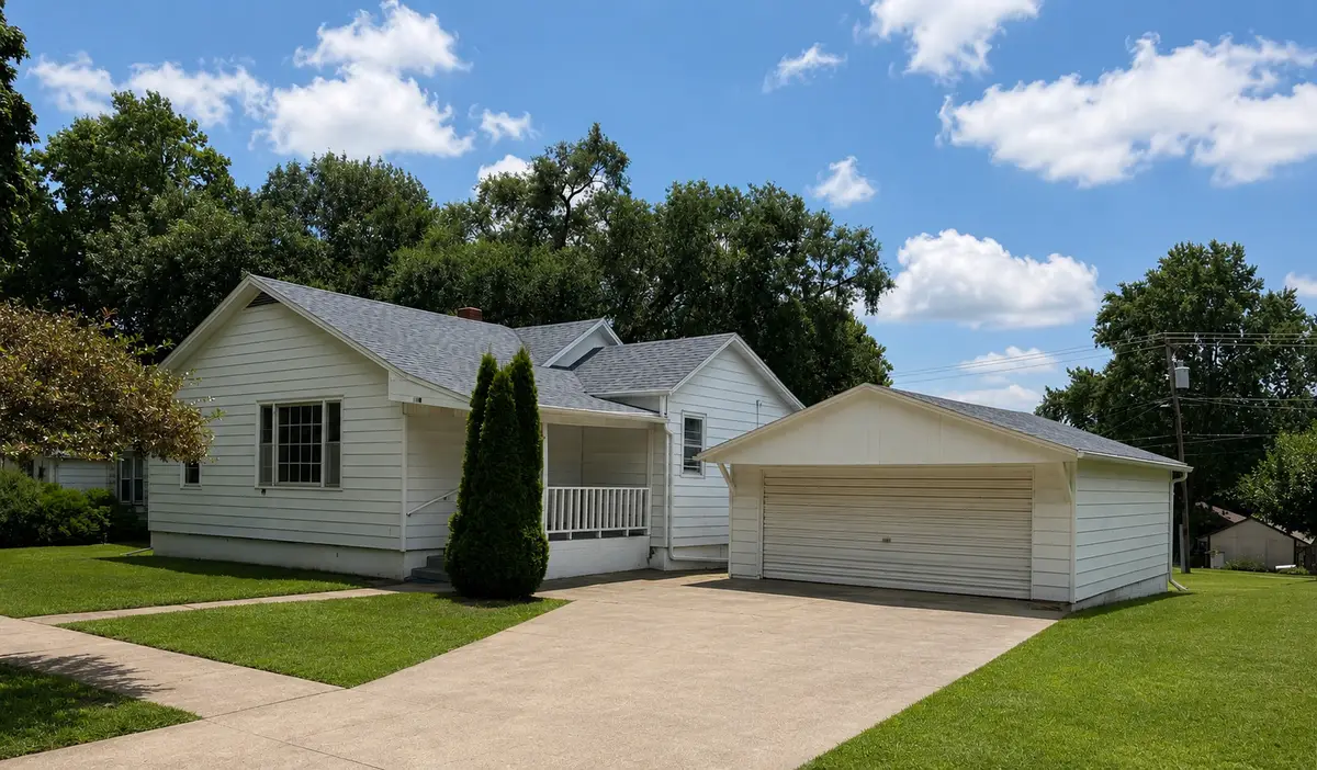 423 W Minnesota Street, Spring Valley, IL 61362 - #1