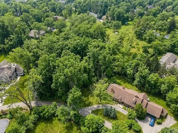 2058 Suffork Road, Northfield, IL 60093