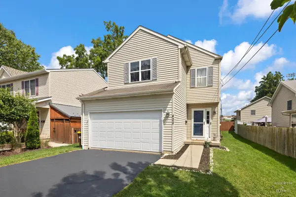 422 Stewart Avenue, Woodstock, IL 60098