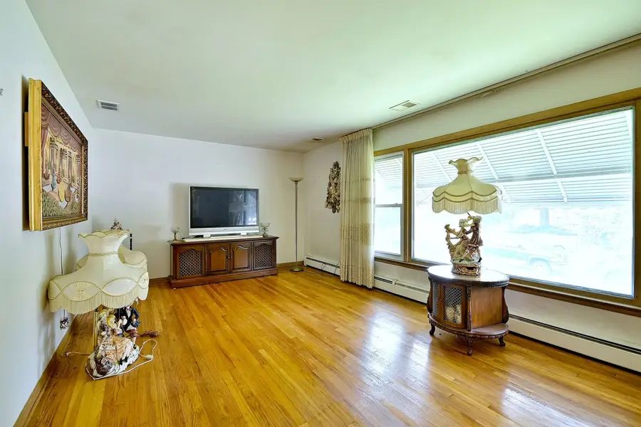 611 N Lincoln Avenue, Addison, IL 60101 - #2