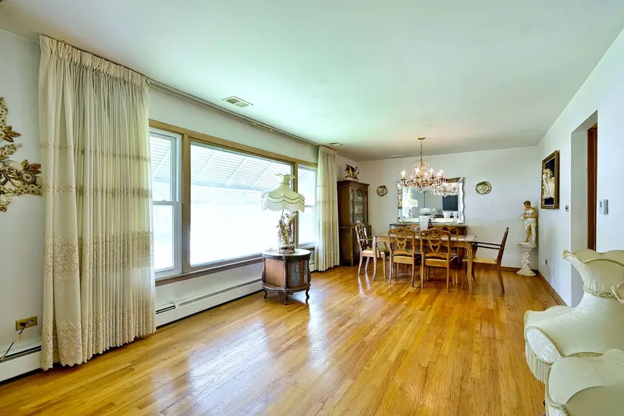 611 N Lincoln Avenue, Addison, IL 60101 - #3