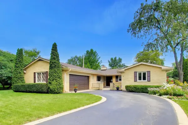 206 W Hiawatha Trail, Mount Prospect, IL 60056