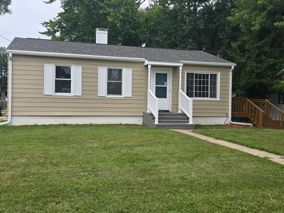 910 W 11th Street, Sterling, IL 61081 - #1