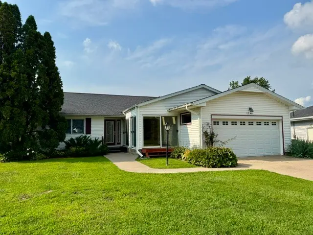 1246 8th Avenue N, Clinton, IA 52732 - #1