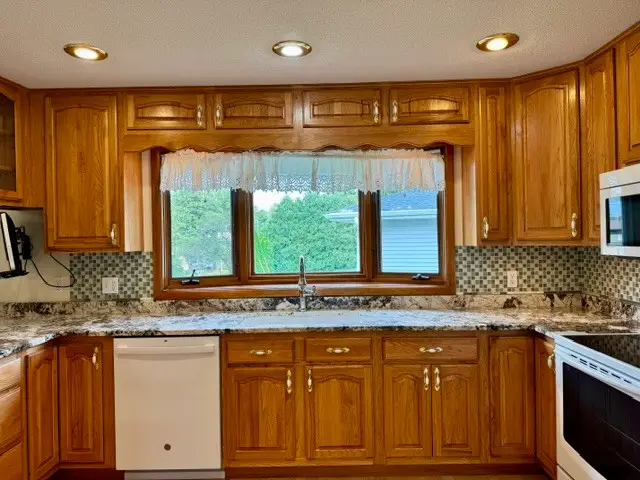 1246 8th Avenue N, Clinton, IA 52732 - #3