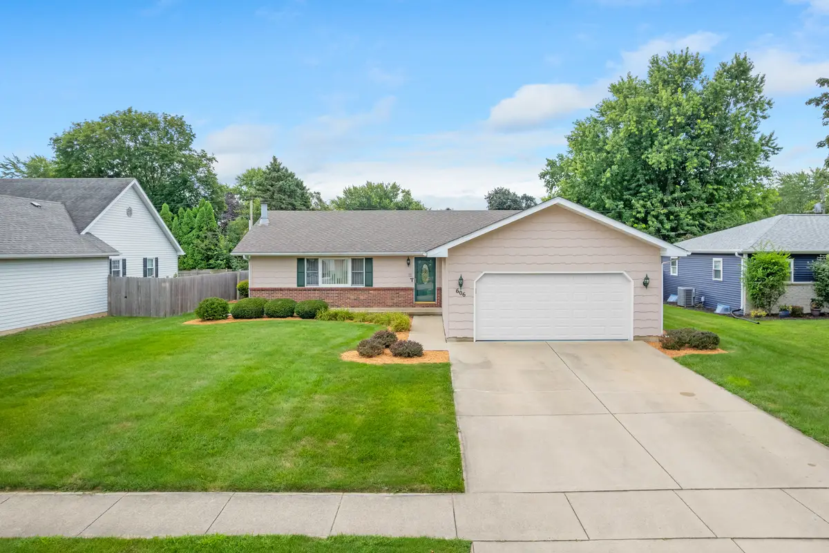606 E Edgelawn Drive, Plano, IL 60545 - #1