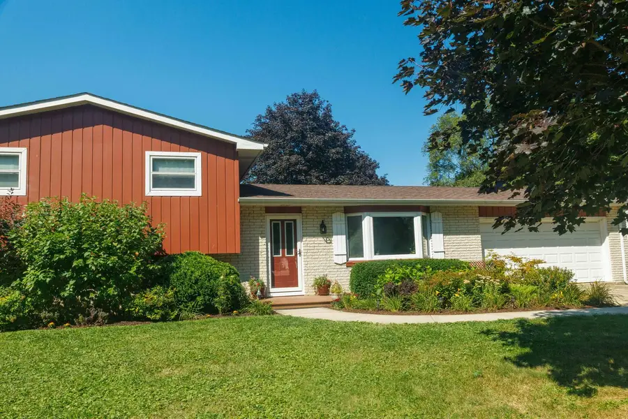 936 Estes Street, Gurnee, IL 60031 - #2