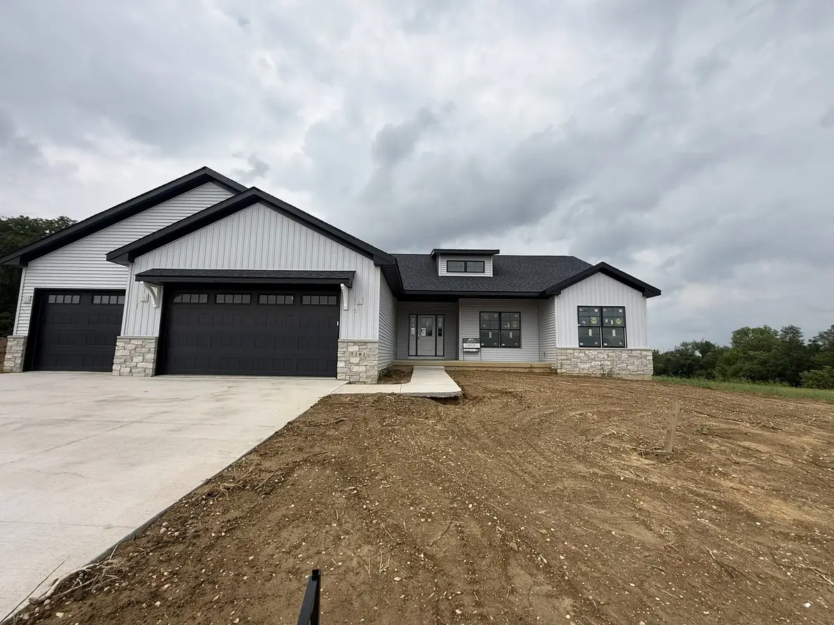 7202 Alvie Court, Bettendorf, IA 52722 - #1