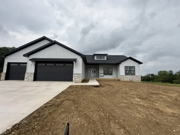 7202 Alvie Court, Bettendorf, IA 52722