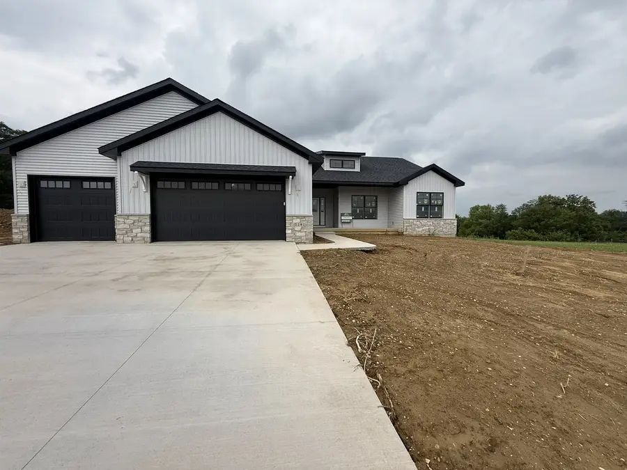 7202 Alvie Court, Bettendorf, IA 52722 - #2