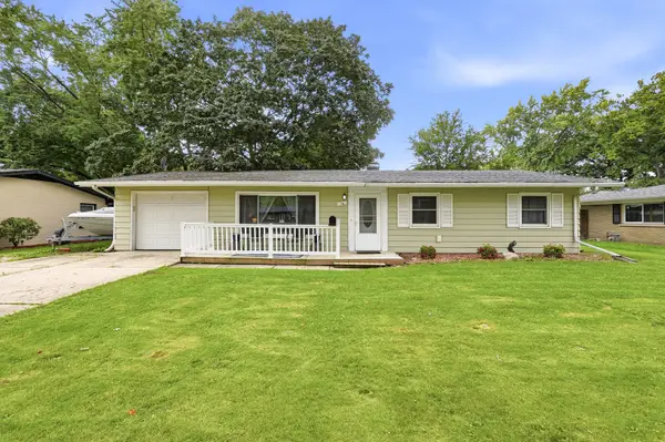 16 Greenbriar Drive, Montgomery, IL 60538