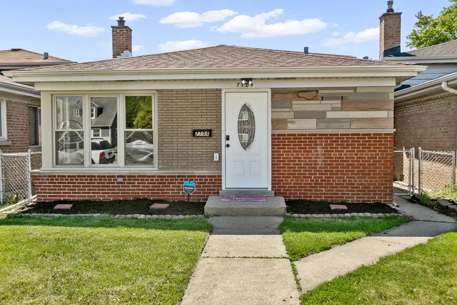 7704 Mcvicker Avenue, Burbank, IL 60459 - #2