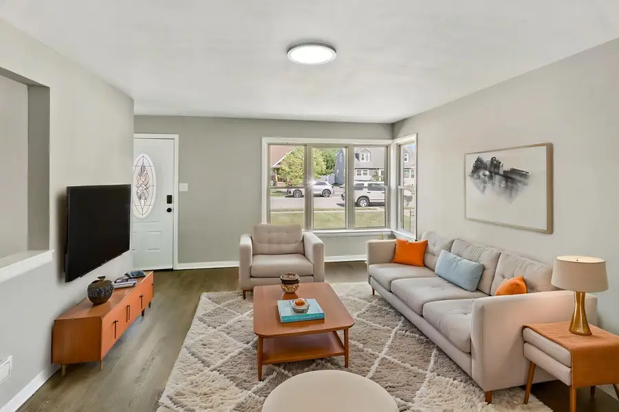 7704 Mcvicker Avenue, Burbank, IL 60459 - #3