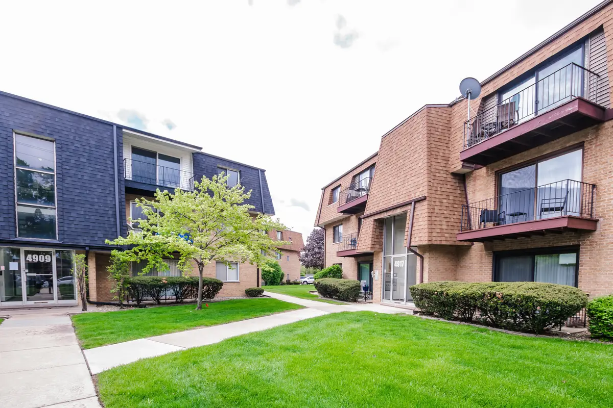 4917 W 109th Street #301, Oak Lawn, IL 60453 - #1