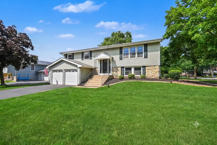 101 S Lancaster Drive, Bolingbrook, IL 60440 - #2