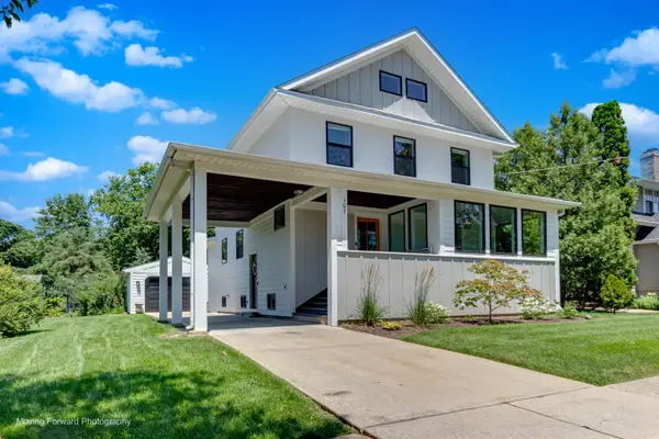 107 E Jefferson Avenue, Wheaton, IL 60187