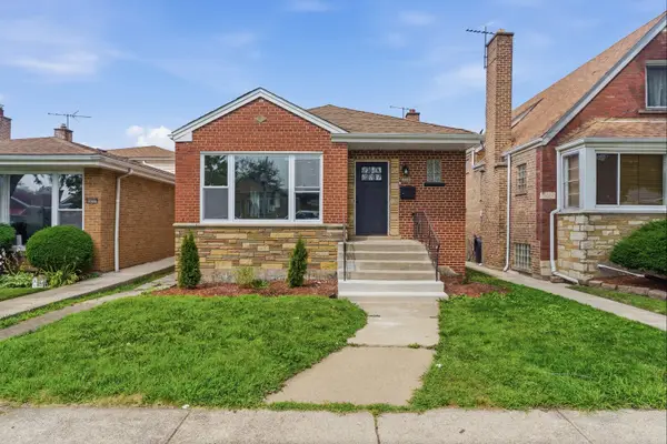 8820 S Ridgeland Avenue, Chicago, IL 60617
