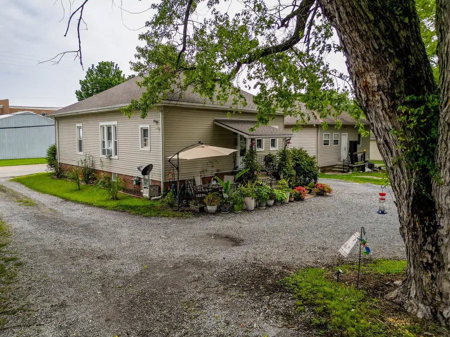 206 W White Street, Marion, IL 62959 - #3