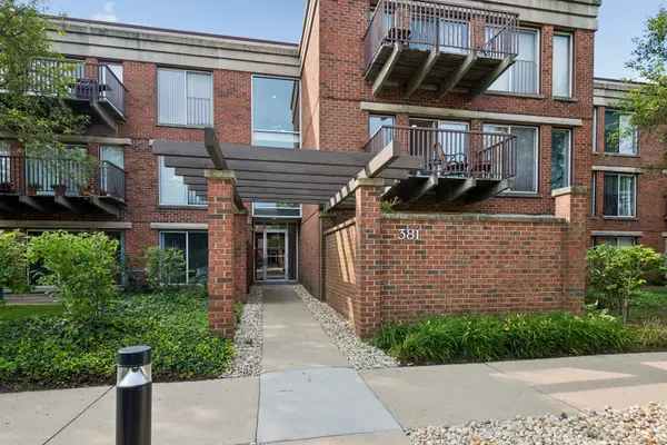 381 Kelburn Road #214, Deerfield, IL 60015