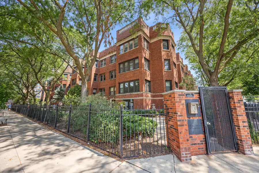 4215 N Sheridan Road #1N, Chicago, IL 60613 - #2
