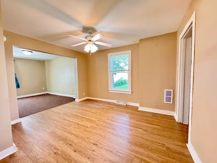 607 E Chamberlin Street, Dixon, IL 61021 - #3