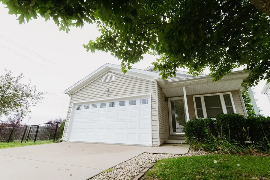 3413 Mcniff Drive, Bloomington, IL 61704 - #3