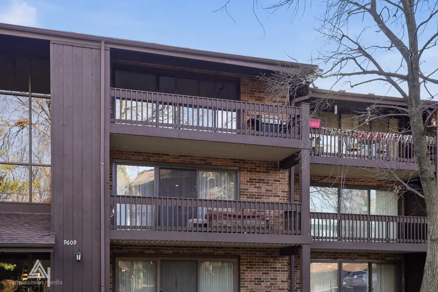 9609 Austin Avenue #W3, Oak Lawn, IL 60453 - #2
