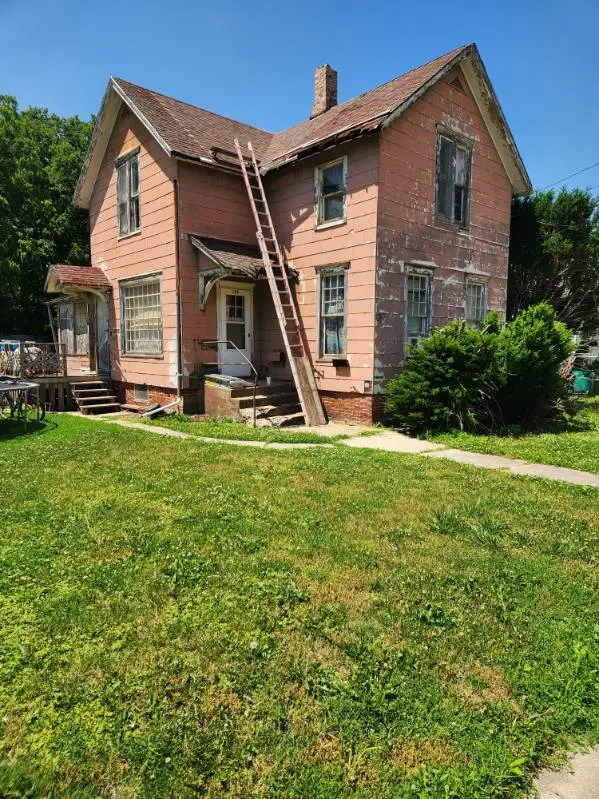 106 Lincoln Street, Galesburg, IL 61401