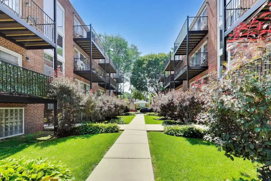 2622 W Catalpa Avenue #8, Chicago, IL 60625 - #3