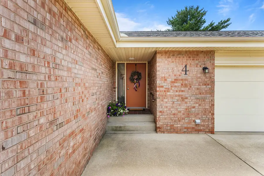 4 Fields E, Champaign, IL 61822 - #2
