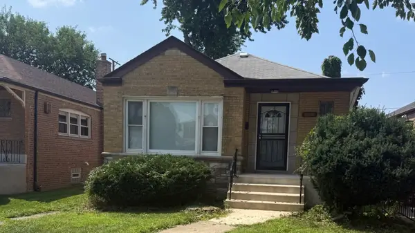 8926 S Paxton Avenue, Chicago, IL 60617
