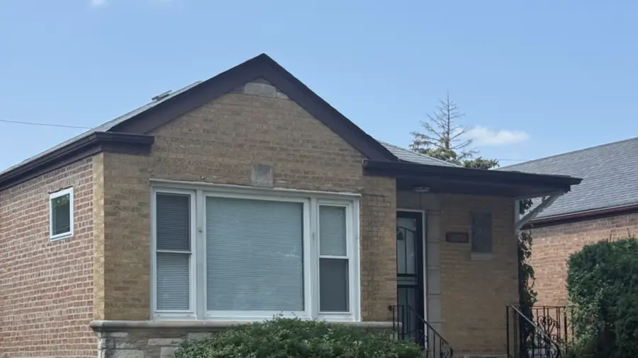 8926 S Paxton Avenue, Chicago, IL 60617 - #2