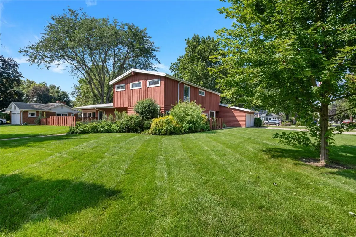 303 Central Avenue, Aurora, IL 60506 - #1