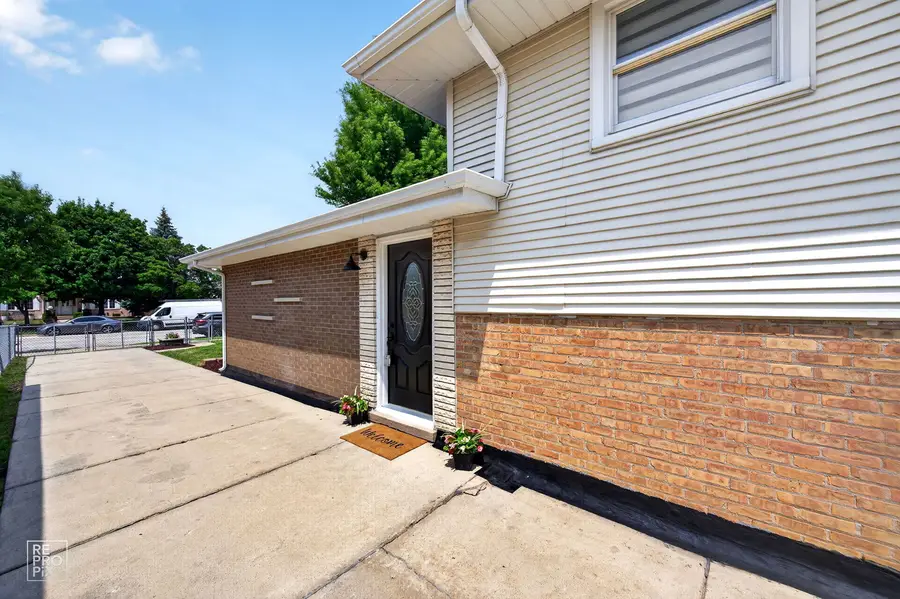7725 Narragansett Avenue, Burbank, IL 60459 - #2