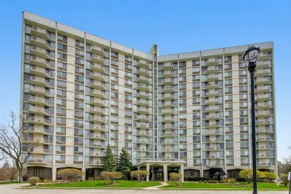 40 N Tower Road #16N, Oak Brook, IL 60523