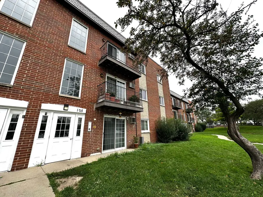 105 W Elk Trail #105, Carol Stream, IL 60188 - #2