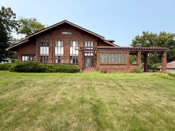 109 W Macon Street, Clinton, IL 61727