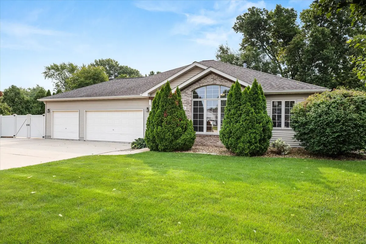 635 Magnolia Lane, Ottawa, IL 61350 - #1