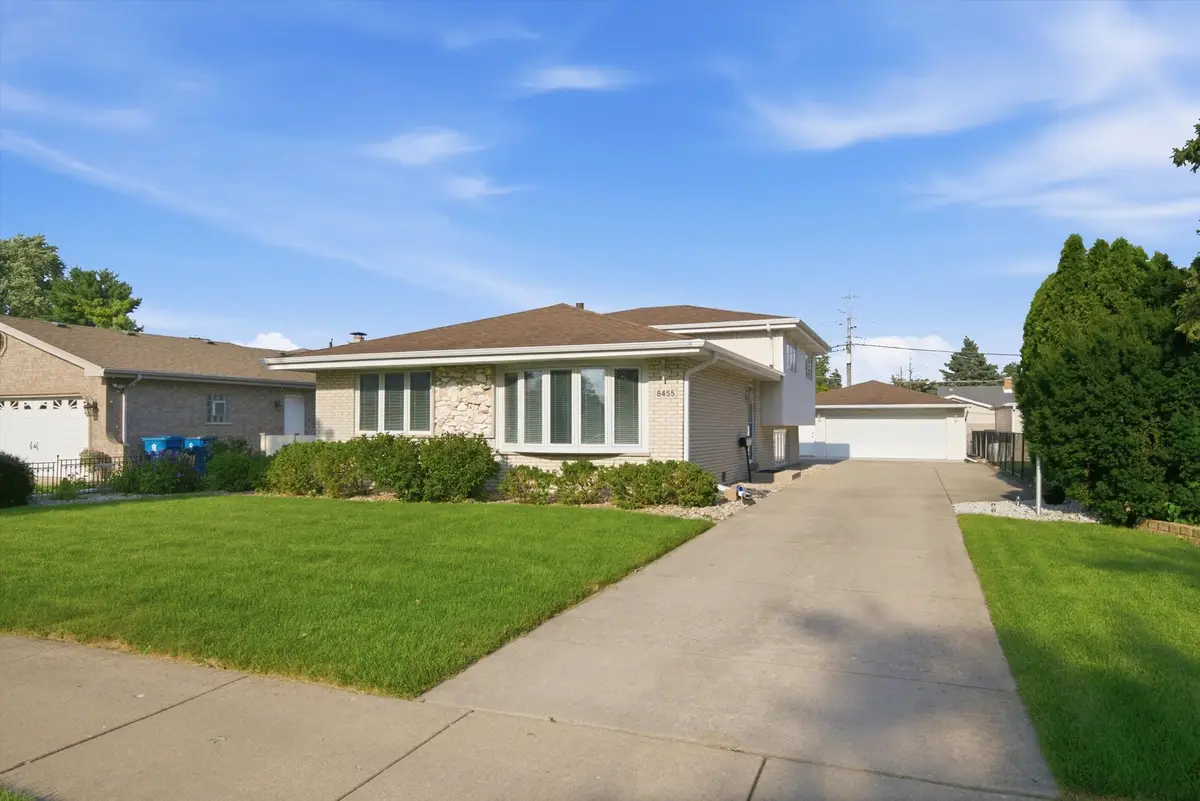 8455 Newland Avenue, Burbank, IL 60459 - #1