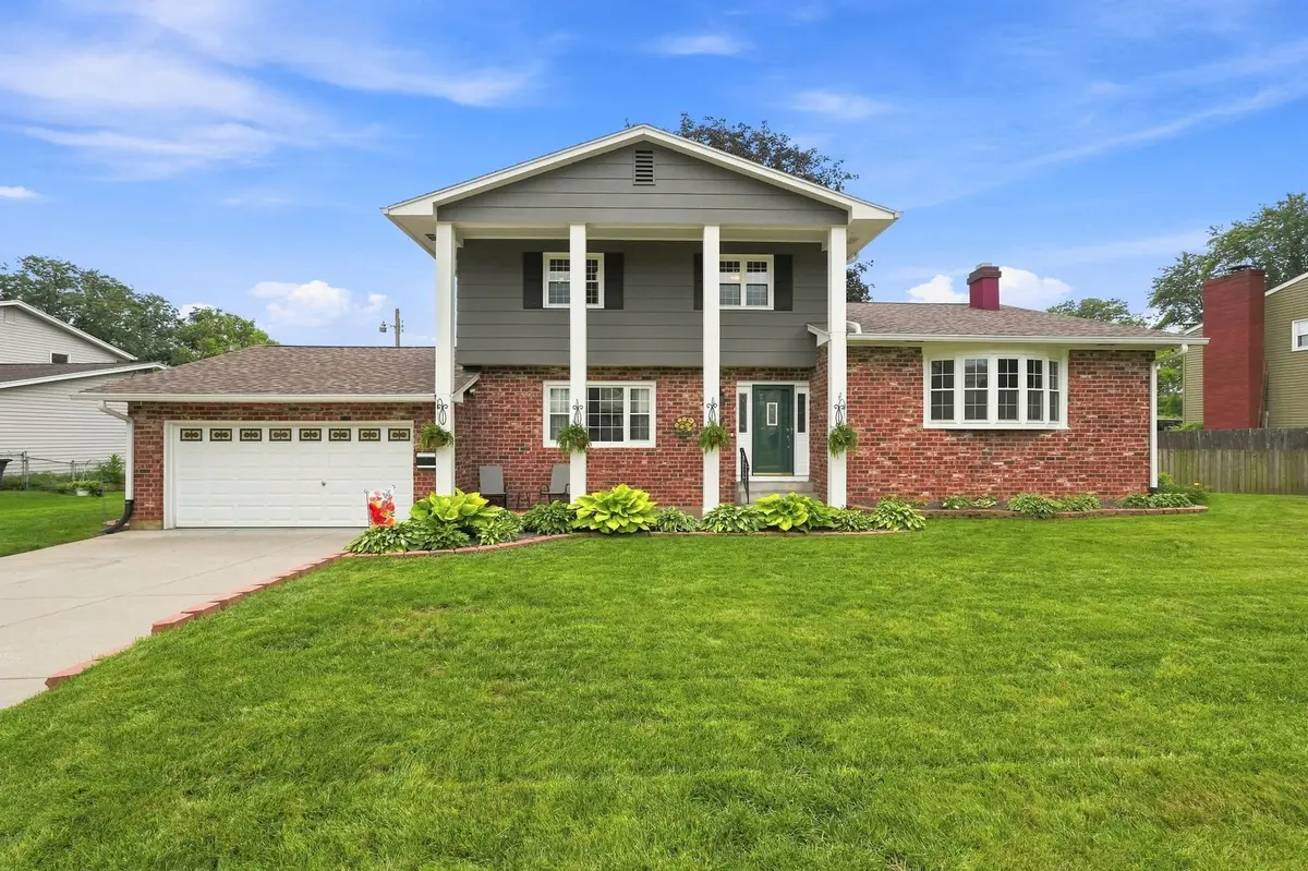 2305 E 32nd Street, Davenport, IA 52807 - #1