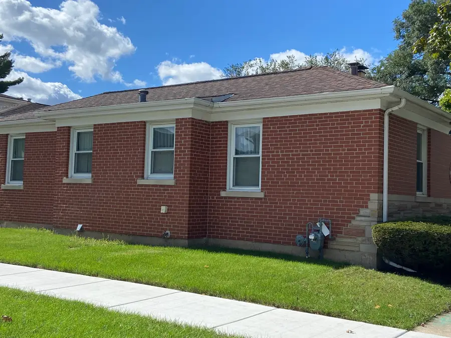 3333 W 102nd Street, Evergreen Park, IL 60805 - #2