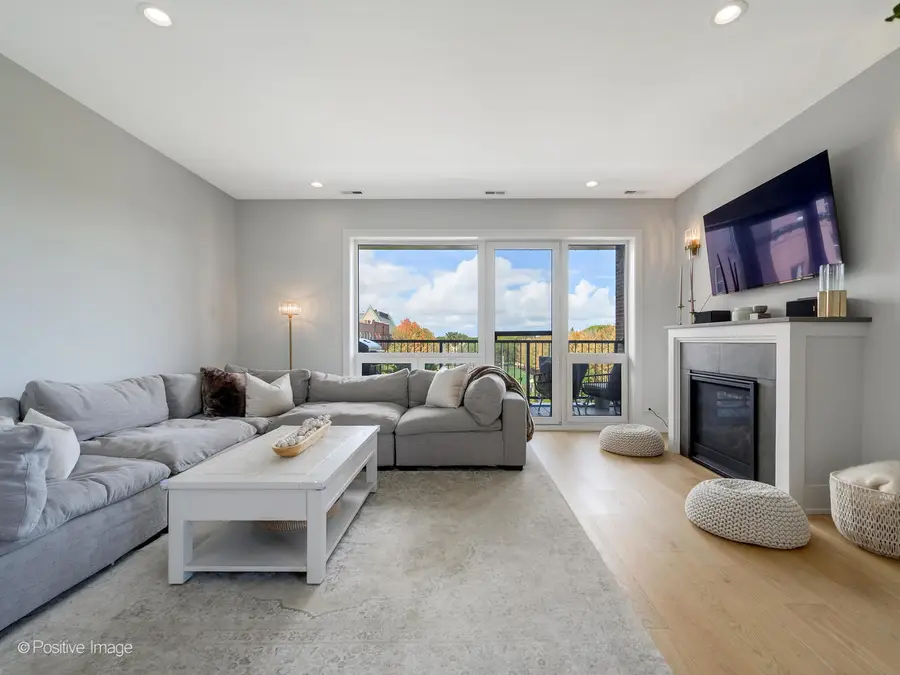 1511 W Irving Park Road #4E, Chicago, IL 60613 - #3