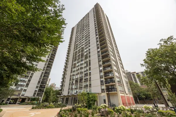 1355 N Sandburg Terrace #2206D, Chicago, IL 60610