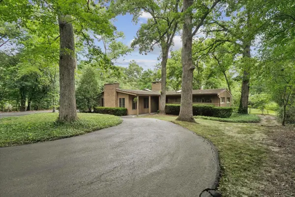 1161 Valley Road, Lake Forest, IL 60045