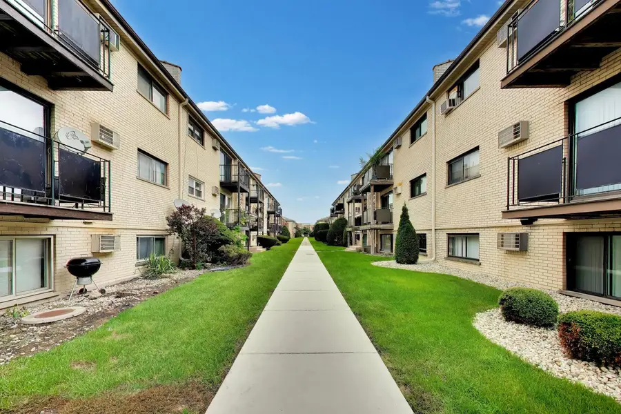 5101 N East River Road #1K, Chicago, IL 60656 - #3