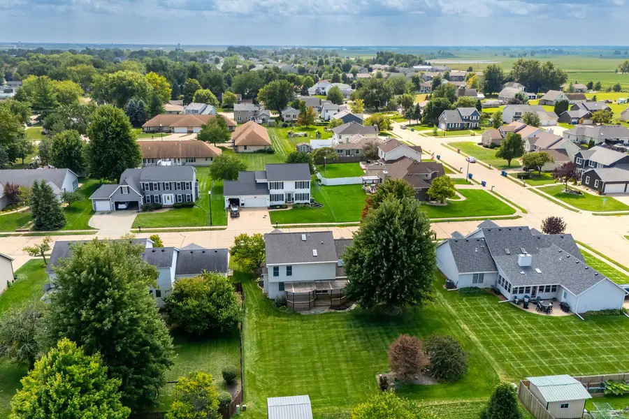 1050 W Davies Court, Eldridge, IA 52748 - #2