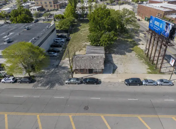 7216 N Western Avenue, Chicago, IL 60645